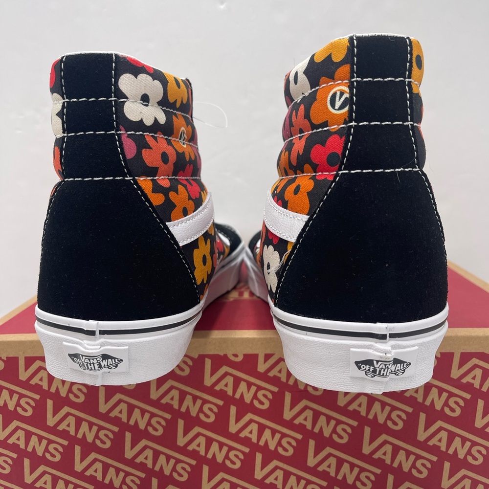 Vans Men's Sk8-Hi
Flower Black/Multi Sneakers
VN000D5|BML
Floral High-Top - Picture 13 of 16